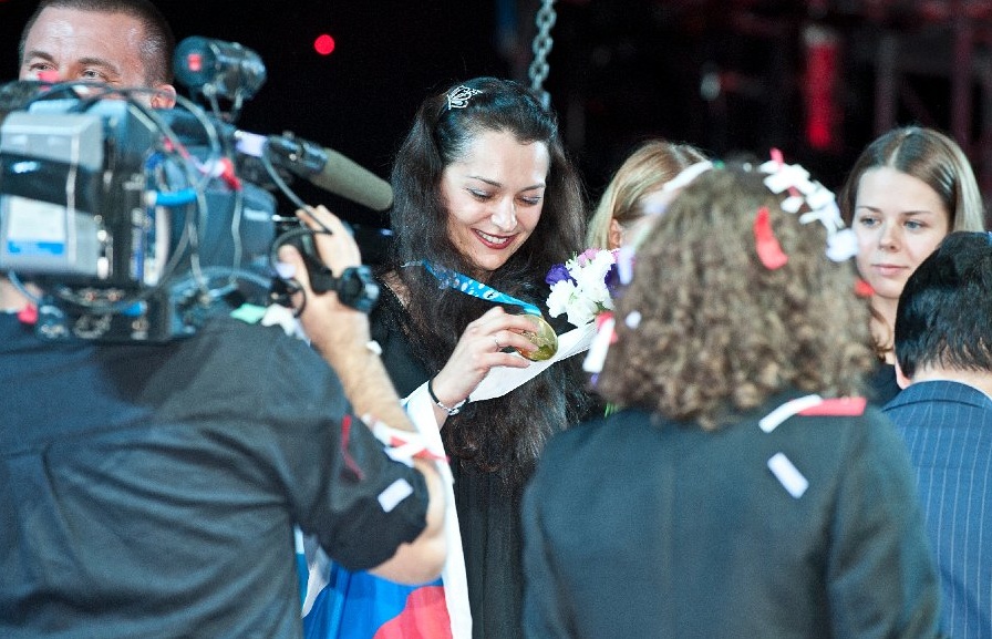 2012ChessOlympiadClosingCeremonyAlexandraKosteniukRussiaPhotobyDavidLlada